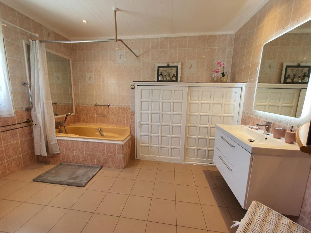 La Villa Rosaya - Piscine & Jacuzzi Saint Pierre Exterior photo